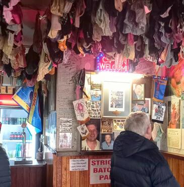 UnkSurname-UnkName-1963-2007-M_04_20240824_Pottie.Cathy_PantyBarPaternoster_08.08_Self